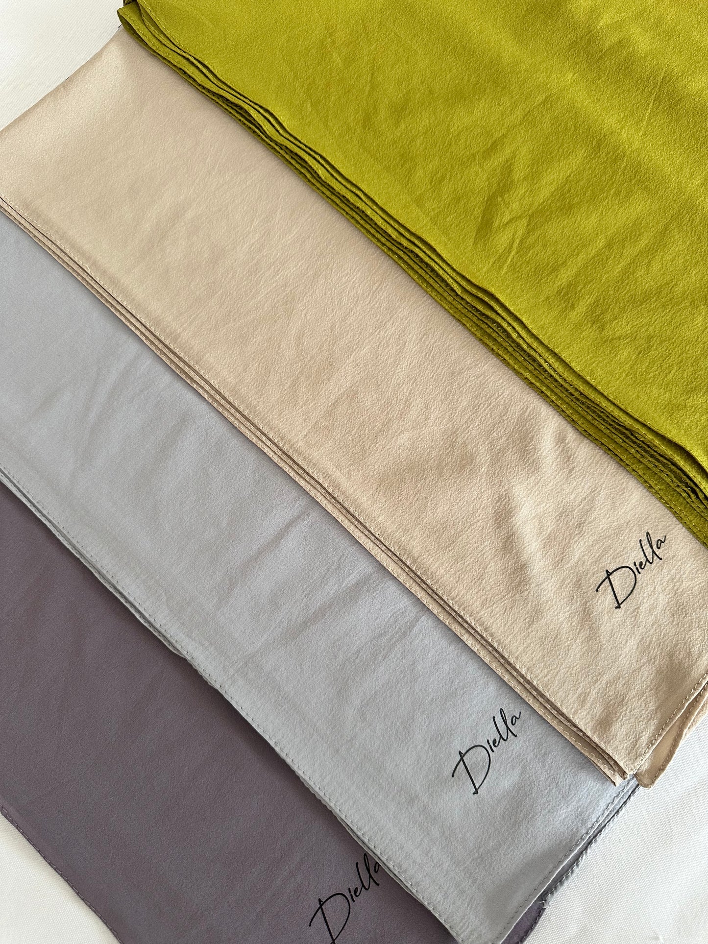 Hijab Air Plume