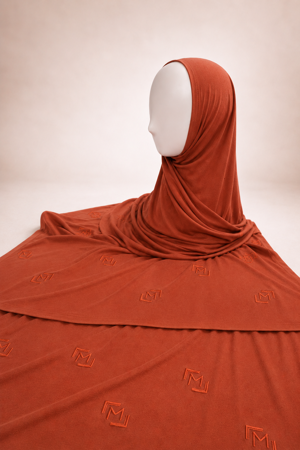 Hijab Jersey Premium – Broderie M haute qualité