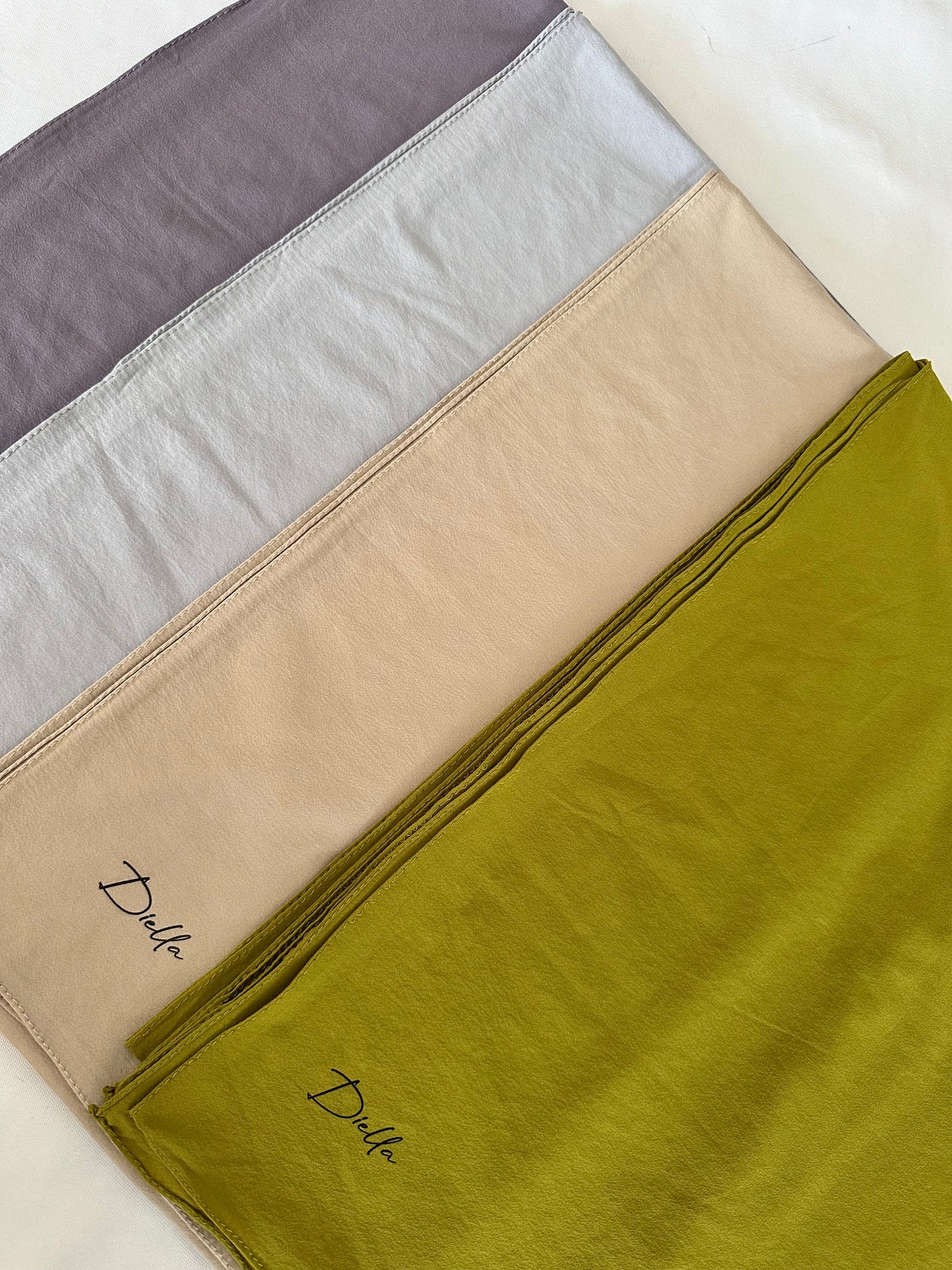 Hijab Air Plume