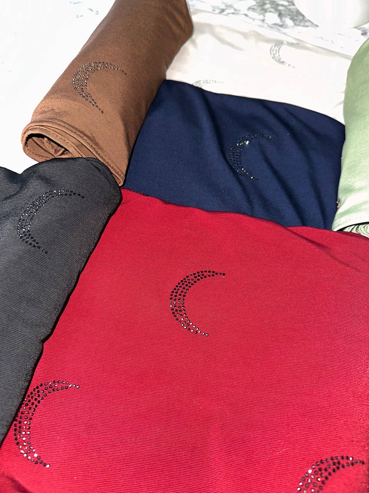 🌙 Hijab Signature – “Voile de Lune”